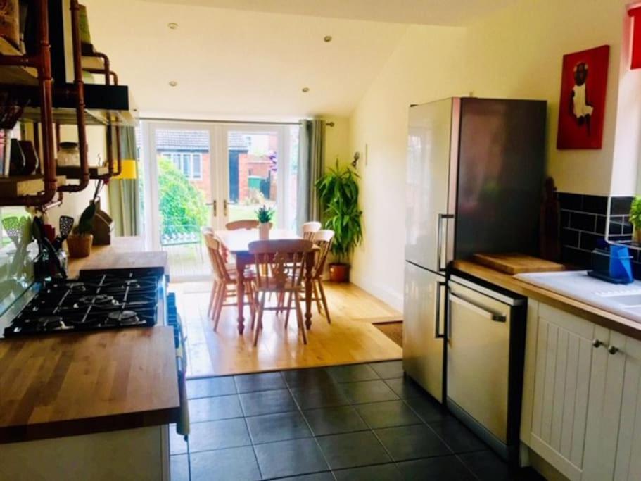Spacious Victorian Townhouse With Cathedral Views لينكولن المظهر الخارجي الصورة